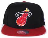 Mitchell & Ness XL-LOGO Snapbacks (31)